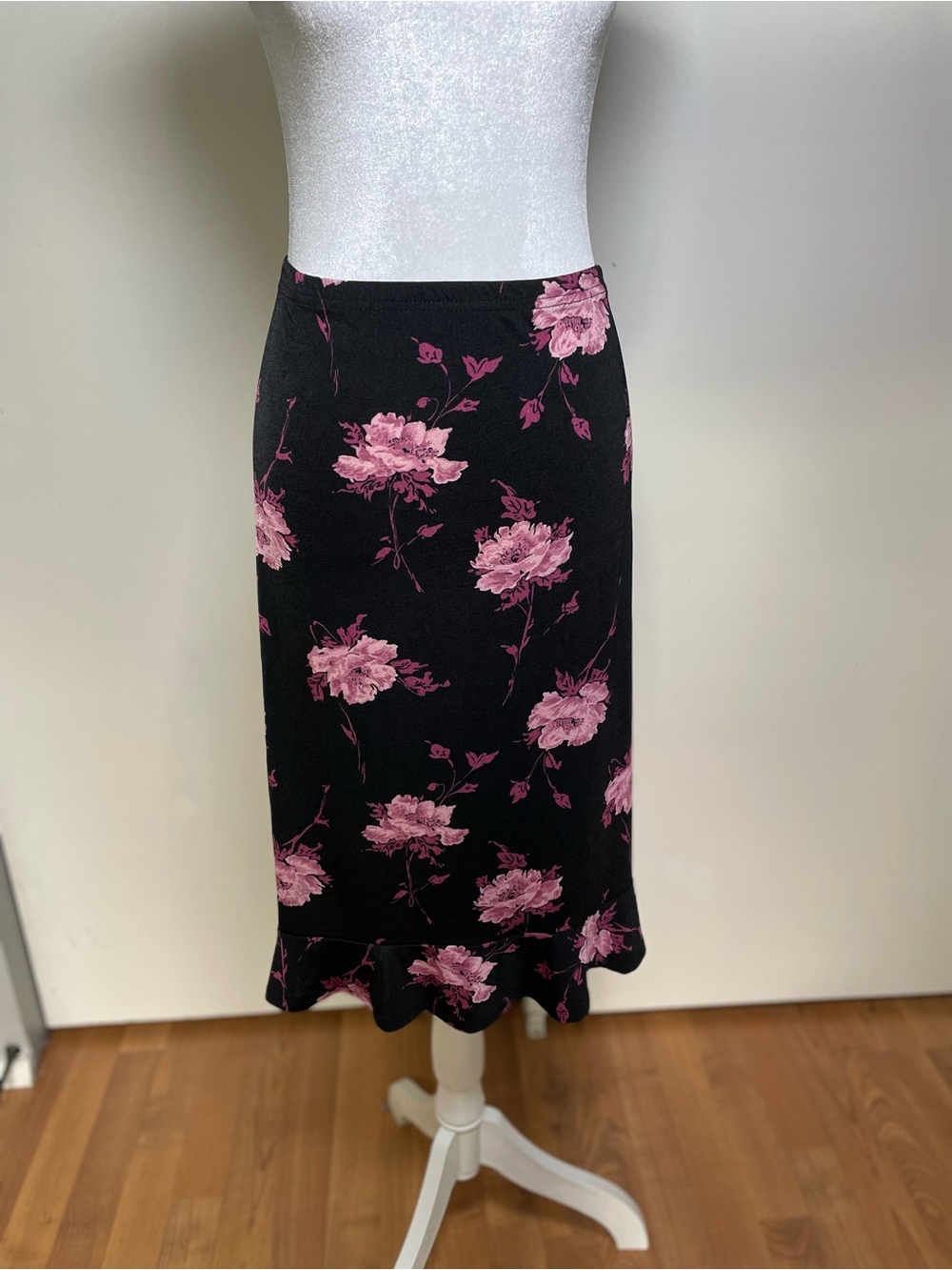 Jaclyn Smith Black Midi Skirt with Pink Floral Print